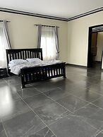 Inviting 9-bed Villa in Kampala
