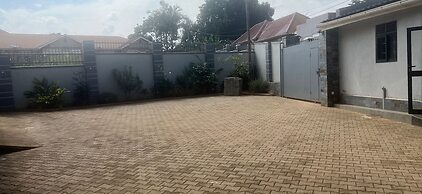 Inviting 9-bed Villa in Kampala