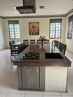Inviting 9-bed Villa in Kampala