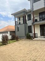 Inviting 9-bed Villa in Kampala