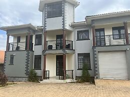 Inviting 9-bed Villa in Kampala