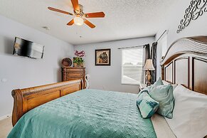 7 Mi to Disney: Kissimmee Home w/ Pool & Hot Tub!