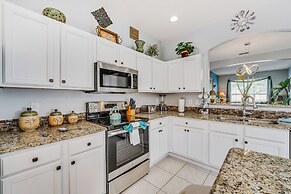 7 Mi to Disney: Kissimmee Home w/ Pool & Hot Tub!