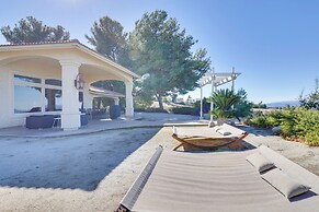Charming Temecula Home w/ Hot Tub, Mountain Views!