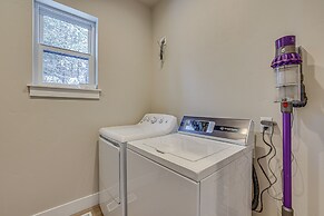 All-season Cabin: Hot Tub & Sauna in Donnelly