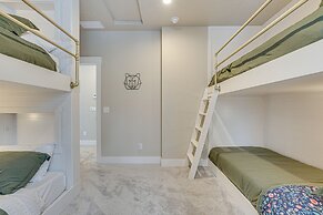 All-season Cabin: Hot Tub & Sauna in Donnelly