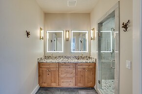 All-season Cabin: Hot Tub & Sauna in Donnelly