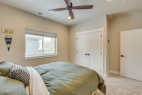 All-season Cabin: Hot Tub & Sauna in Donnelly