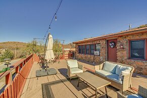 Medicine Park Getaway: Kayaks, Deck & Mtn Views!