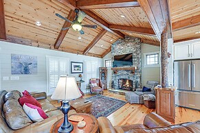 Mountain-view Georgia Cabin w/ 2 Decks
