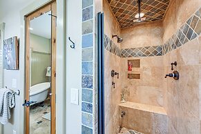 Mountain-view Georgia Cabin w/ 2 Decks