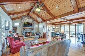 Mountain-view Georgia Cabin w/ 2 Decks