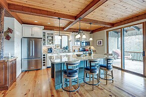 Mountain-view Georgia Cabin w/ 2 Decks