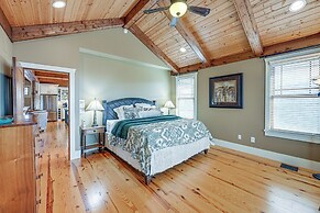 Mountain-view Georgia Cabin w/ 2 Decks