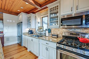 Mountain-view Georgia Cabin w/ 2 Decks
