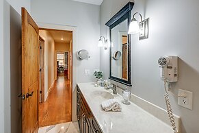 Mountain-view Georgia Cabin w/ 2 Decks