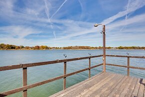 Grill & Dock Access: Waterfront Kerens Cabin