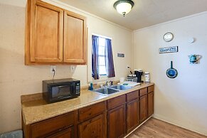 Grill & Dock Access: Waterfront Kerens Cabin