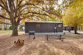 Grill & Dock Access: Waterfront Kerens Cabin