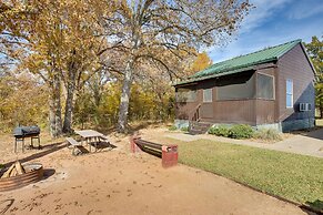 Reservoir Access: Pet-friendly Kerens Cabin!