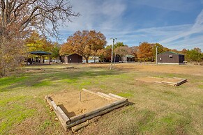 Reservoir Access: Pet-friendly Kerens Cabin!