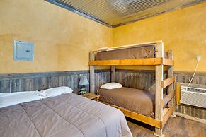 Reservoir Access: Pet-friendly Kerens Cabin!