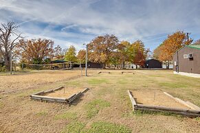 Reservoir Access: Pet-friendly Kerens Cabin!