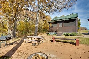 Reservoir Access: Pet-friendly Kerens Cabin!