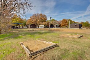 On-site Boat Ramp: Pet-friendly Kerens Studio!