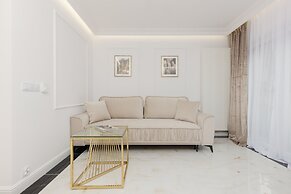 Glamour Studio by Renters Prestige
