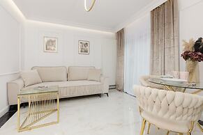 Glamour Studio by Renters Prestige