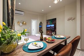 Romantic Studio under Acropolis