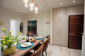 Romantic Studio under Acropolis