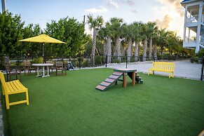 Sugarloaf Key Hotel at KOA Resort
