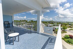 Sugarloaf Key Hotel at KOA Resort