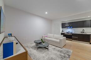 Luxury & Stylish Studio Next to Bayside