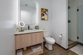 Luxury & Stylish Studio Next to Bayside