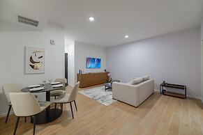 Luxury & Stylish Studio Next to Bayside