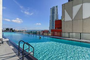 Studio with a City View Near Bayside