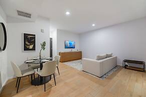 Studio with a City View Near Bayside