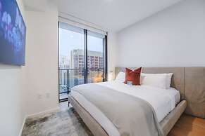 Studio with a City View Near Bayside