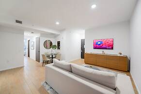 Studio with a City View Near Bayside