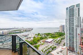 Studio with a City View Near Bayside