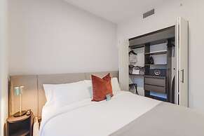 Studio with a City View Near Bayside