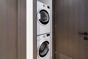 Fabulous Bayside Views in this Apt