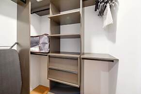 Fabulous Bayside Views in this Apt