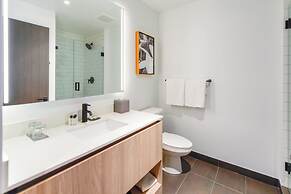 Fabulous Bayside Views in this Apt