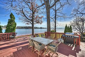 Bear Creek Lodge by Avantstay Lakefront + Dock