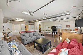 Bear Creek Lodge by Avantstay Lakefront + Dock