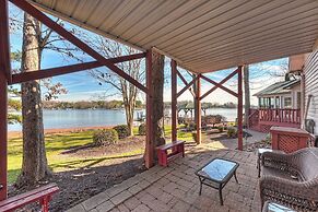 Bear Creek Lodge by Avantstay Lakefront + Dock